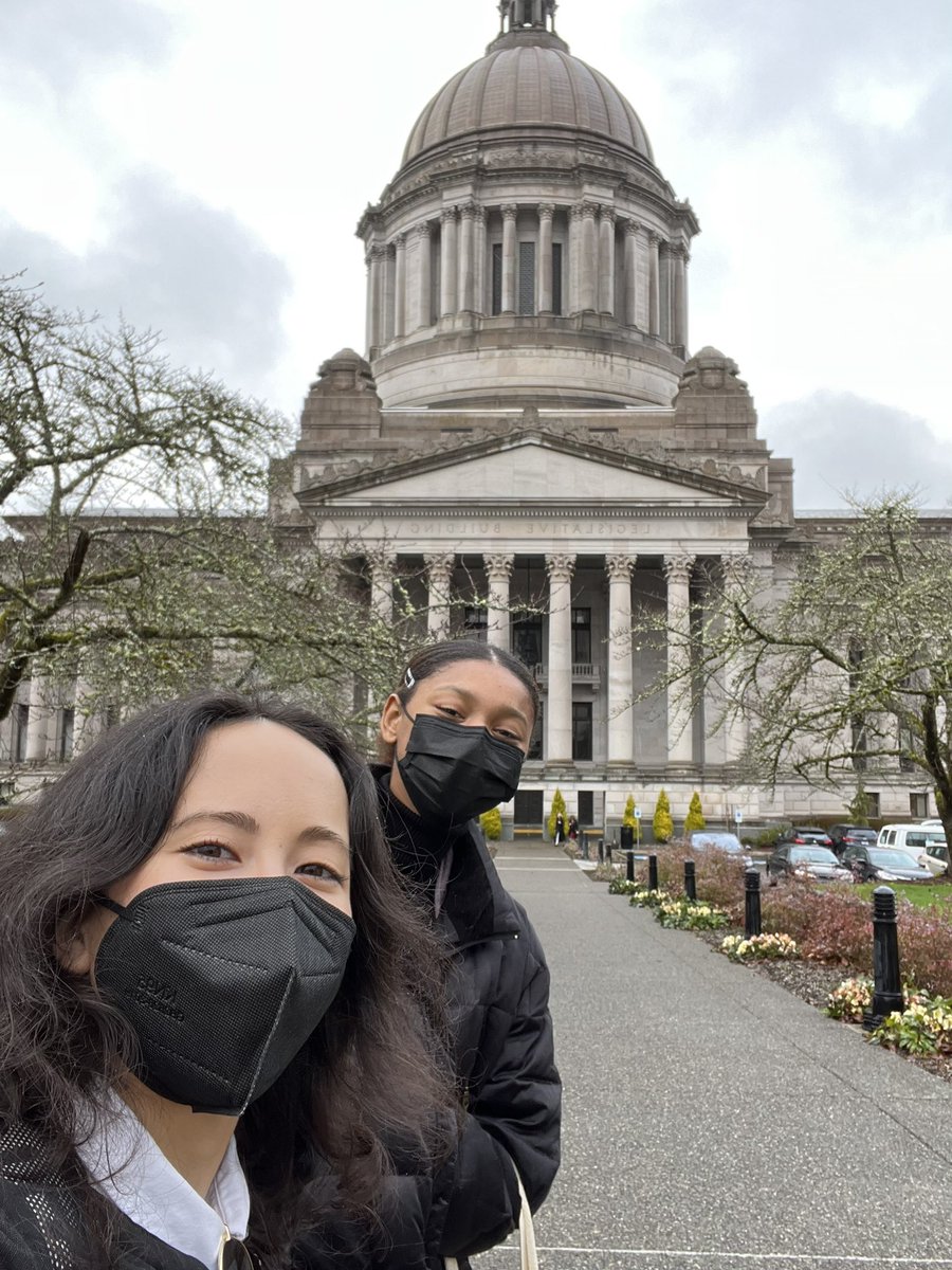 Had such an amazing day at the capital yesterday learning about lobbying! We got to meet @SenSaldana and Rep Sharon Tomiko Santos. Thanks @seattlegirlsedu for bringing us along! 🏛