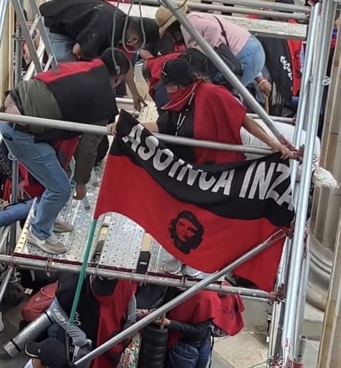 MariaFdaCabal's tweet photo. ¿Quién les hace el favor de contarles que el Ché Guevara era racista y homofóbico? Ah… y un genocida. https://t.co/z3NoDoWXuY