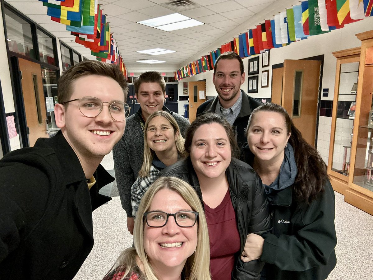 MrGeigerMMS's tweet photo. Supporting the Blue and Yellow 6th grade bands! These musicians make @LCPS_Mercer proud. 🎶🎷🥁🎺 https://t.co/t6saVhu1Ug
