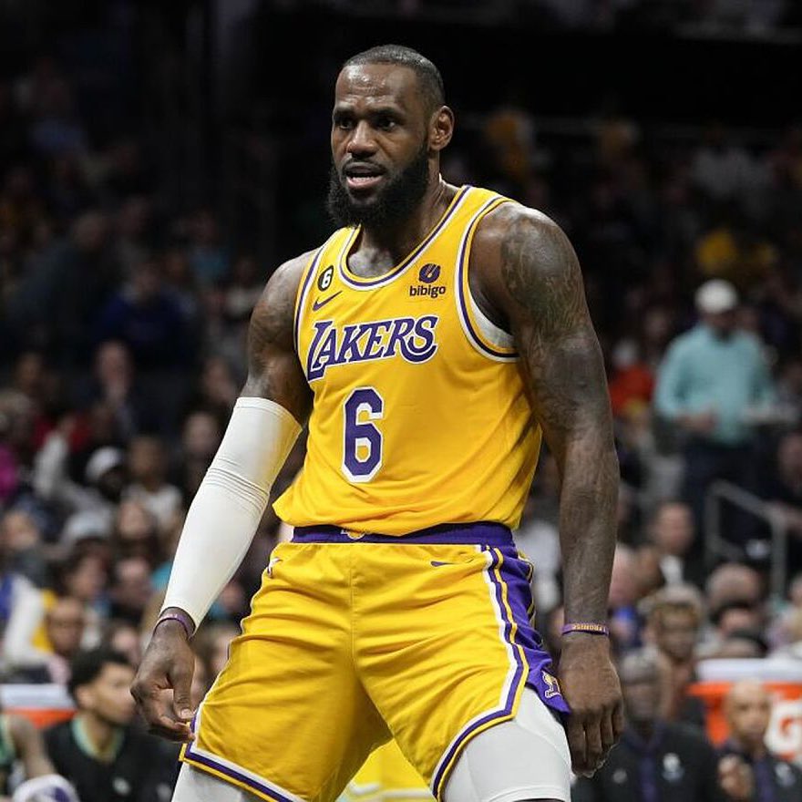 LeBron’s all-time ranks:

2nd in points
4th in assists
9th in threes
9th in steals

Greatness.