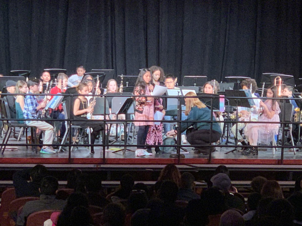 @OssiningSchools 4th grade Band entertaining our families as they showcased their o-mazing talents for all to enjoy!  #MusicInOurSchools #MulitpleLiteracies @OssiningSup @ferzeen_shamsi @castellanomami @OUFSD_Arts