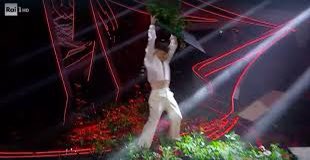 quando mia madre mi chiede di fare piano perche c’é mia sorella su che dorme #blanco #Sanremo2023