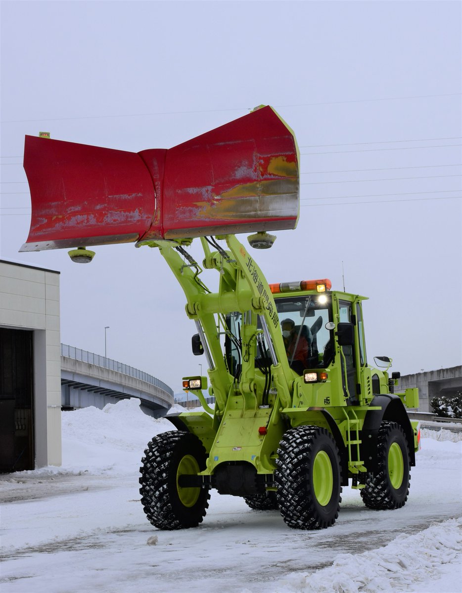 小回りがきくマルチプレーヤー】 #除雪ドーザ は回転半径が小さく機動