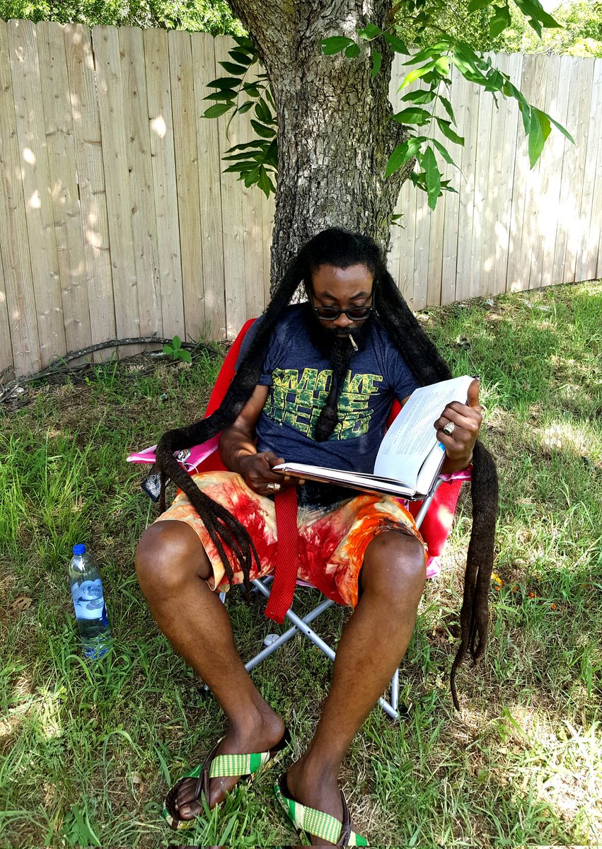 JahMyhrakle's tweet photo. In D I Place 
#books #read #knowledge #information #overstanding #learning #build #wisemind https://t.co/a8CsO6pqOi