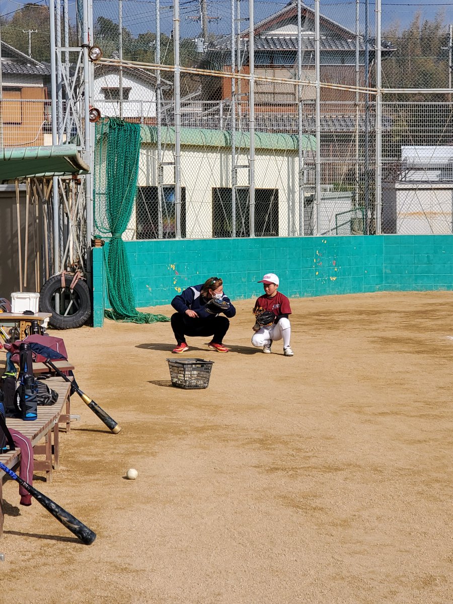 2月4日に淡路市津名東小学校で津名クラブと淡路Brave Oceansの野球教室⚾️
バッテイングやキャッチャーなどアドバイスをよく聞いて楽しくできました☀️
担当は田中監督・泉コーチ・泉ゆきな（捕手）・千葉（内野）・矢澤（外野）

#淡路BRAVEOCEANS
#淡路市
#拡がれ女子野球
#女子野球
#WomensBaseball