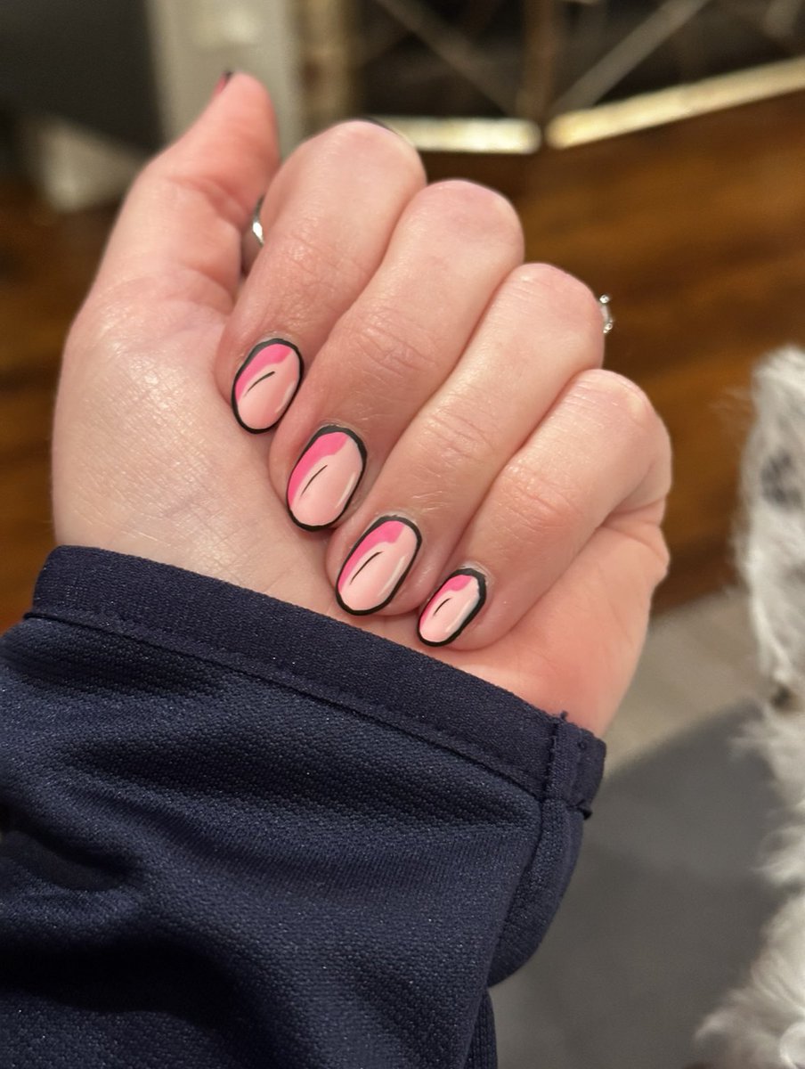 _KaylaSween's tweet image. This was my second time trying comic book nails. They still look like I can’t draw straight lines, but they’re cute. 😂
#coderclaws