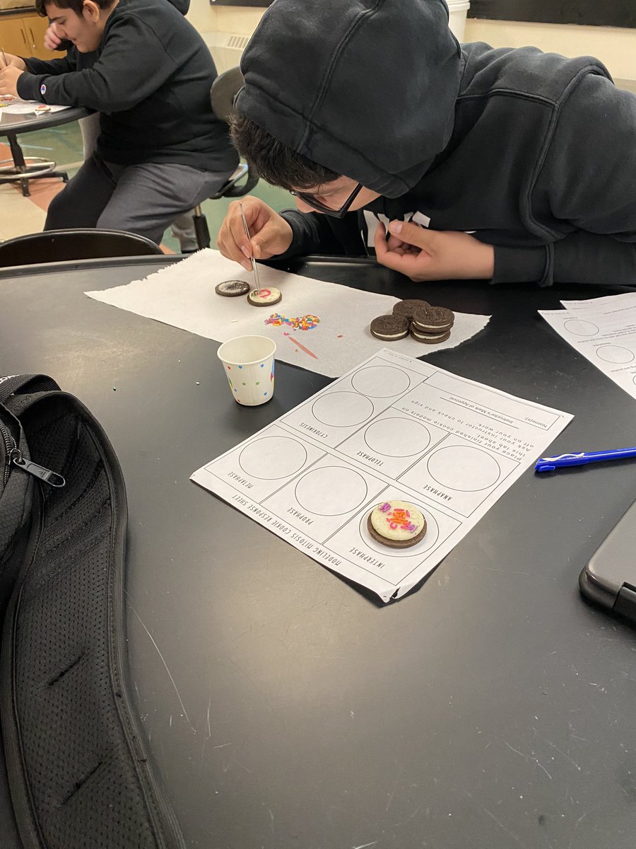Mr_Fauci's tweet photo. Using Oreos and sprinkles to model the phases of mitosis #WeArePlainedge https://t.co/0LpcHIRTwo
