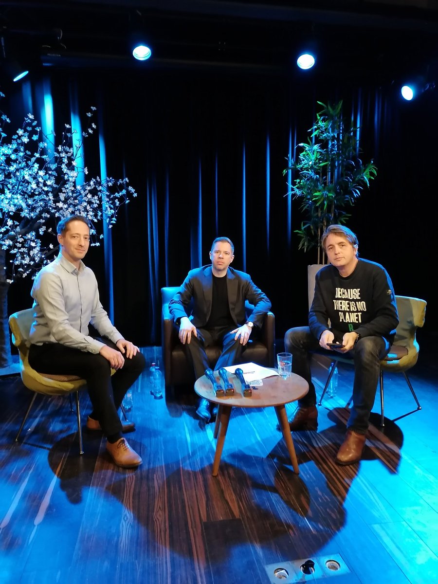 pen_vern's tweet photo. Merci Messieurs ! Et merci au laboratoire Protagoras pour l'opportunité, et cette master-class pleine de bon sens. #technopopulisme #macronisme #compol #liberalisme #frenchreset #francobelgitude @ihecs https://t.co/nLulxi81Ff