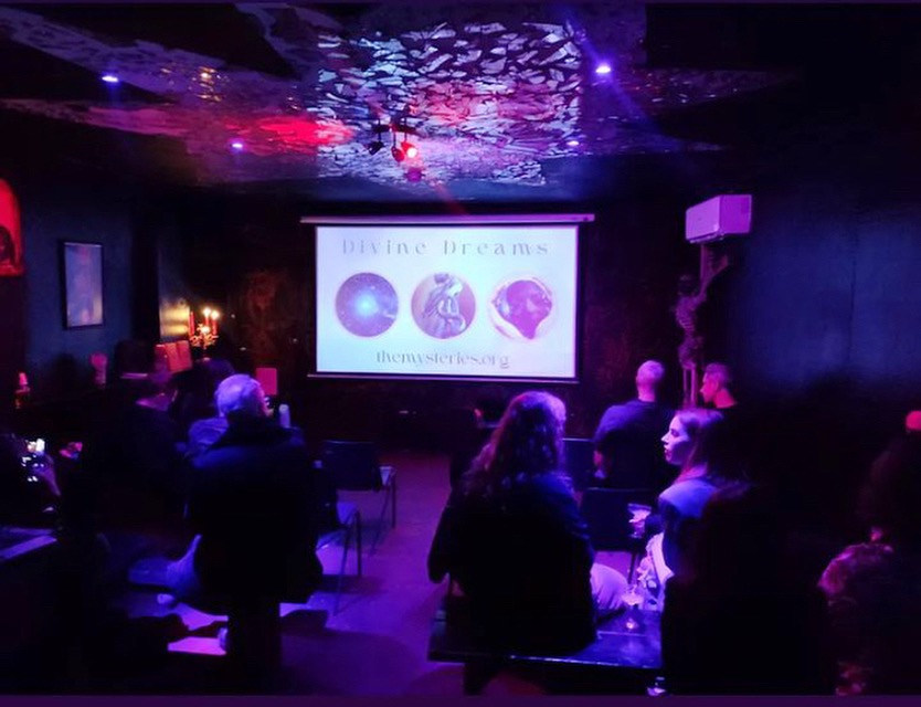 SarahJanes77's tweet photo. I had such a delightful time at my #booklaunch in #London last night. Thanks so much to @HelgisBar for hosting! #DivineDreams #DreamMysteries #Initiation #fumigation #sleephypnosis #asklepios #sleepmedicine #healingdreams #dreamoracles #dreammapping @InnerTraditions @SimonBooks https://t.co/ov2PinMPhB