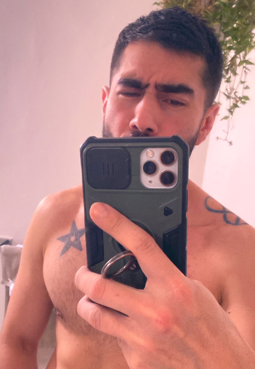 cesarinrinri's tweet photo. 🙈😈 https://t.co/5uRHMrKz1J