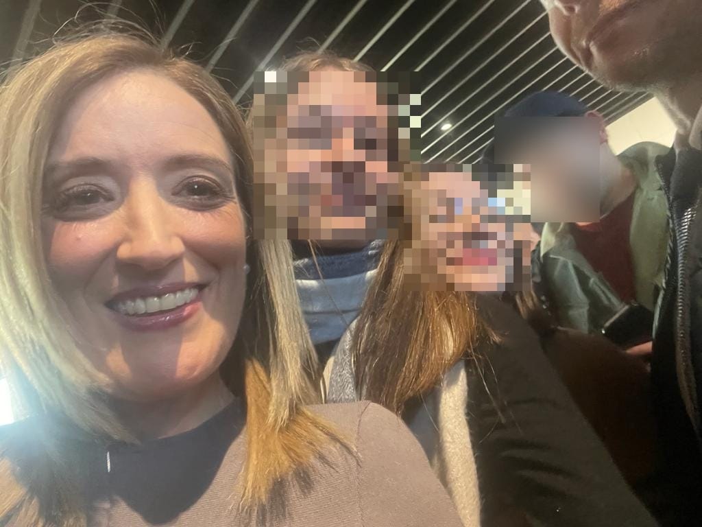 IESElCarrascal's tweet photo. El pasado 27 de enero estuvimos junto a @RobertaMetsola presidenta del Parlamento Europeo en la IE Tower de Madrid para hablar de lo que preocupa a la juventud.#escuelasembajadoras #epas https://t.co/iaHl0vxOIH