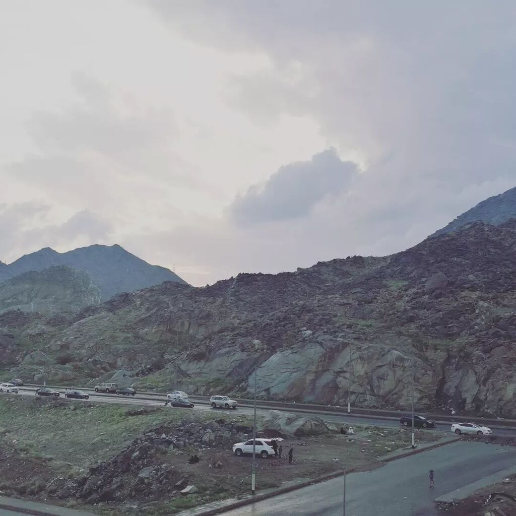 Banaamah's tweet photo. Winter seizin  #colourful  #travelrealindia #touris #landscape  #myphotos  @natgeo @seesaudi @hipaae #instgram #main_vision #photooftheday #photographers
#instagood  #shadowhunters
#beautiful #compositionu #photostory #peoples
#picoftheday #lighdrawing #phot 
#photography #p… https://t.co/91bDejgYrU