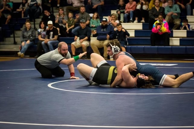 Logan26Taylor's tweet photo. Greenwood Wrestling, Senior Year. 200 lbs wrestling heavyweight #Bulldogs #igowheretheteamneedsme  #whataride @tim_radio @GWoodDogPound @GRWDSC https://t.co/VSh6acAeh7