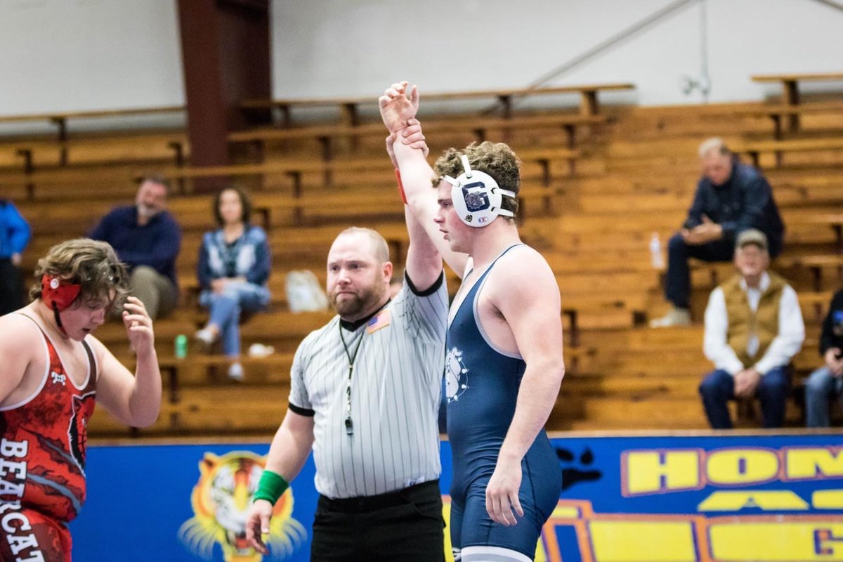 Logan26Taylor's tweet photo. Greenwood Wrestling, Senior Year. 200 lbs wrestling heavyweight #Bulldogs #igowheretheteamneedsme  #whataride @tim_radio @GWoodDogPound @GRWDSC https://t.co/VSh6acAeh7