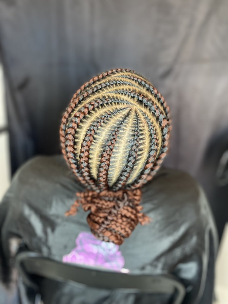 Cornrows by YaKabee 🥰🥰
N$190 for this look
Help me retweet my post beloveds 🥰🙏
