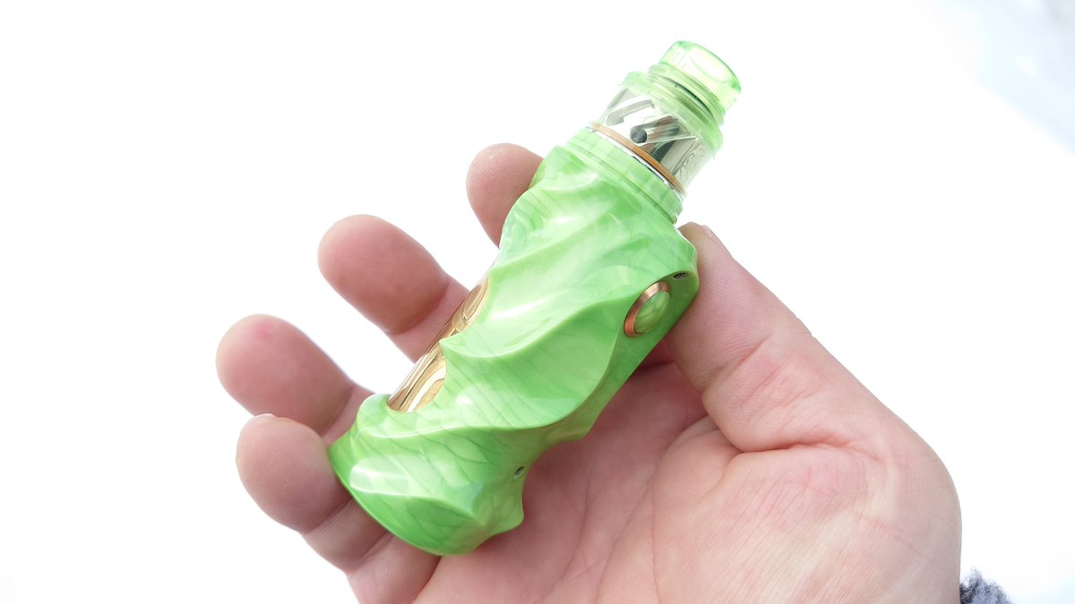 CebrjowHwScHCkj's tweet photo. 皆さんおはよっチェ😆👍今日も宜しくご安全に。🙇💦#LKC #JUMA Green Mamba NONAME MOD + Zenith V4 RDA + #WildTip810 Drip Tip 😋💦#VAPE #vape好きな人と繋がりたい #VAPE好きと繋がりたい #VAPE初心者 #LovePinoyVapingGear #LowkeyCustoms #iamlowkeycustoms https://t.co/8kgFavID27