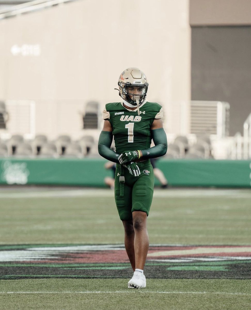 After a great converstation with <a href="/KennethGilstrap/">Kenneth Gilstrap II.</a> Im beyond blessed to recieve a(n) offer from University of Alabama at Birmingham! <a href="/UAB_FB/">UAB Football</a> <a href="/I_Am_OD3/">Oliver Davis II</a> <a href="/RecruitGeorgia/">Recruit Georgia</a> <a href="/JeremyO_Johnson/">Jeremy Johnson</a> <a href="/high_spalding/">Spalding High Football</a> @Mansell247 <a href="/MohrRecruiting/">Brian Mohr</a>