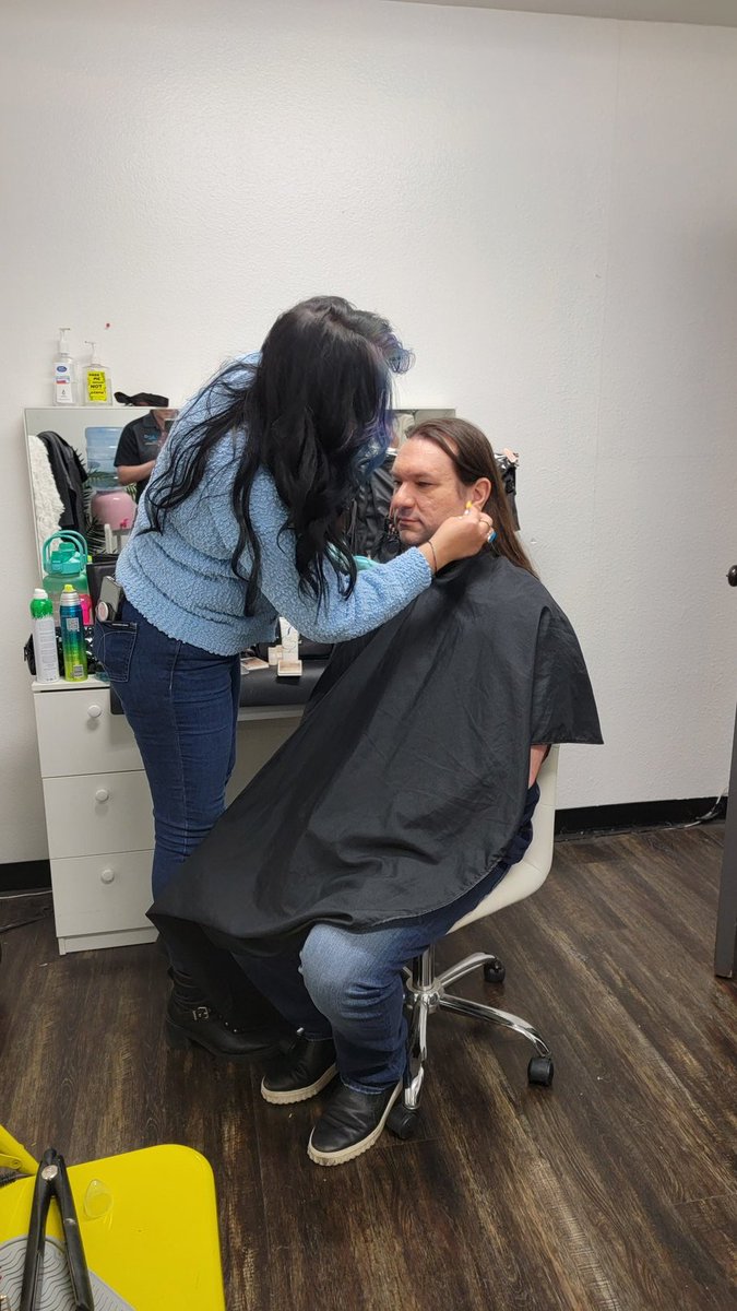 IndexesAreMagic's tweet image. @mrdenny is getting hair and makeup done for his #sqlbits booth video.
Doesn't he look all pretty?
#sqlserver #sqlpass #Azure #AWS