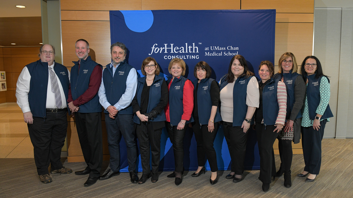 UMassChan's tweet image. Here are photos from today's naming announcement. Read about why the health care consulting division at UMass Chan Medical School is now ForHealth Consulting: direc.to/iGQn 

#WhyUMassChan #ForHealth @ForHealthCnsltg @LisaColombo15 @fninivaggi