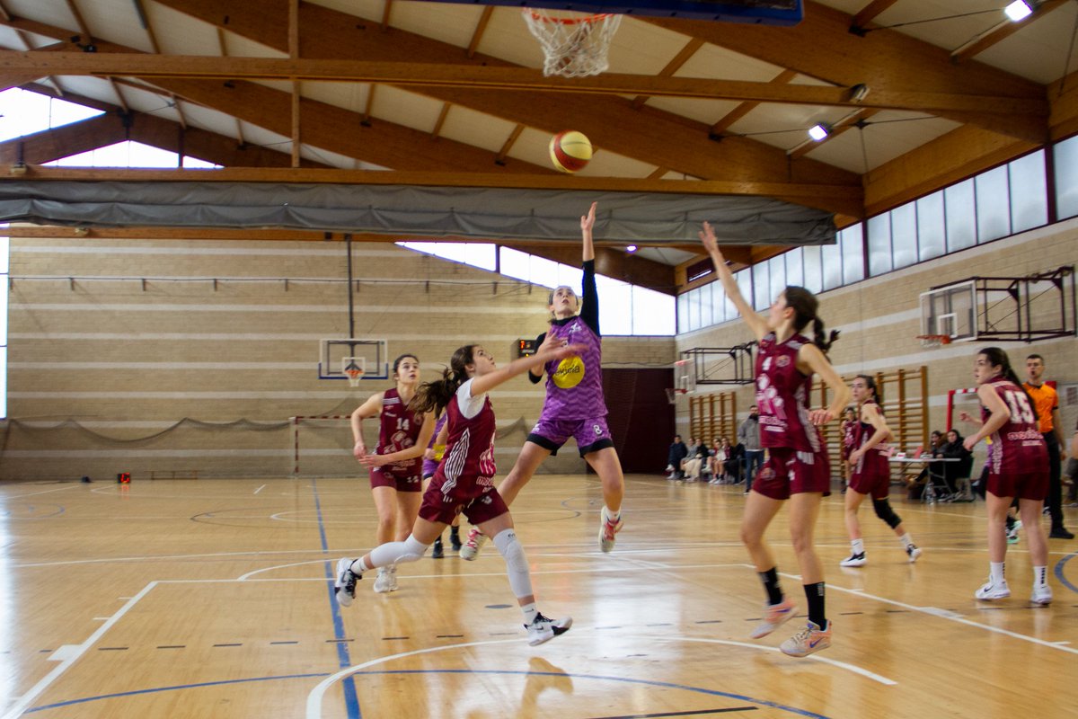 Ointxe's tweet photo. Kadete euskal liga 🏀⛹️♀️
Azken laurdenera bat gora sartu arren, ezin errematatu partidua 👊
@ekiolaenergia Ointxe! 54 ▶️ 59 @iraurgisb
Segi #egurrean neskak eta @nereauribarren, laster berriz kantxara! 👕💪💯
#ointxeNeskak #saskibaloia #ilusioa #pasioa #HarrobiaGureEtorkizuna 😈 https://t.co/TH0wLJZruu