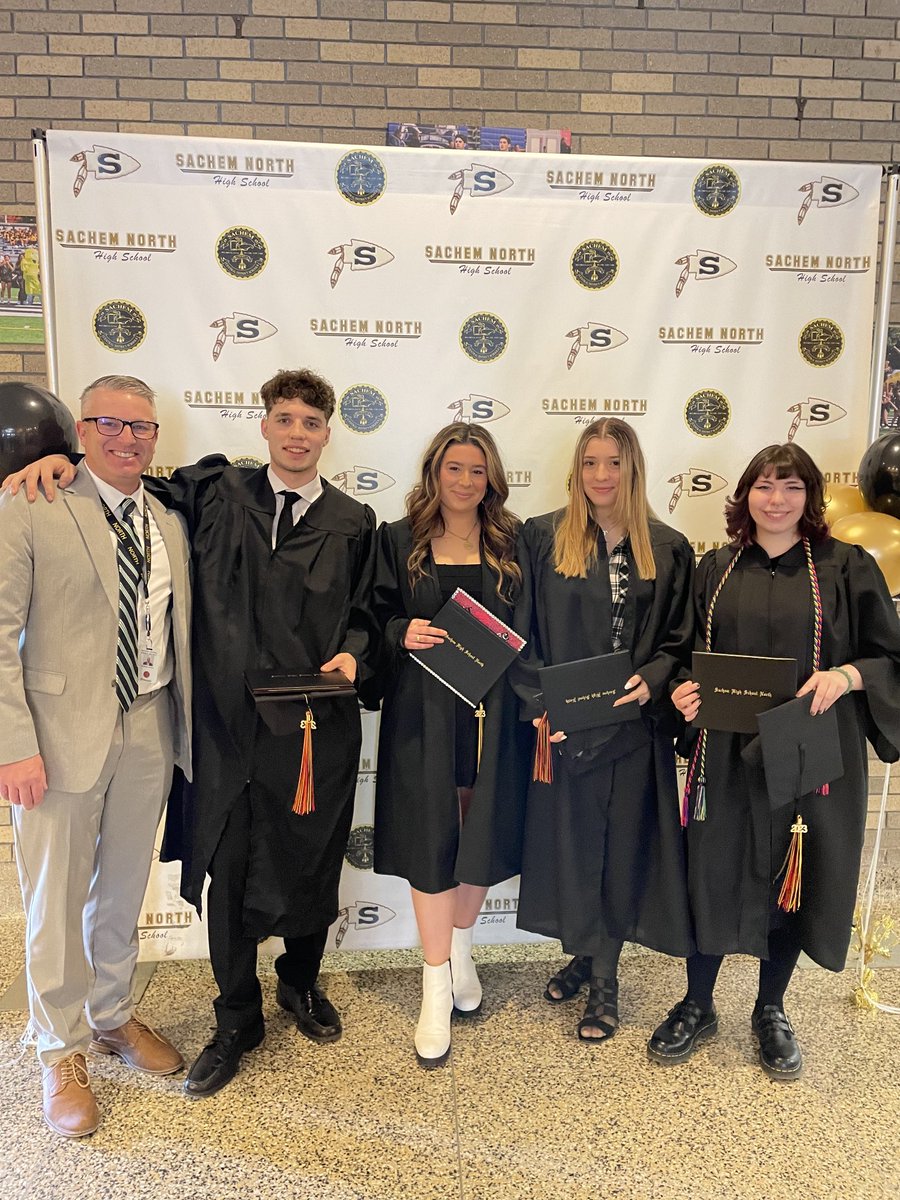 Congratulations to our Mid-year graduates! 🎓 ⁦<a href="/SachemHSNorth/">Principal Larson</a>⁩