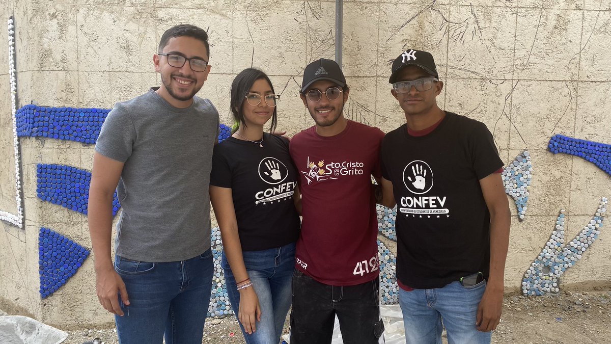 VivaLaUDONE's tweet photo. Hoy hicimos entrega de todas las tapitas recolectadas por nuestro movimiento en nuestra Universidad de Oriente.

De la mano de nuestra Coordinadora General @thamy_srv pudimos  interactuar con los voluntarios y colocar nuestro granito de arena.

Artista: @Olivarescfc https://t.co/NG68CmfRN4