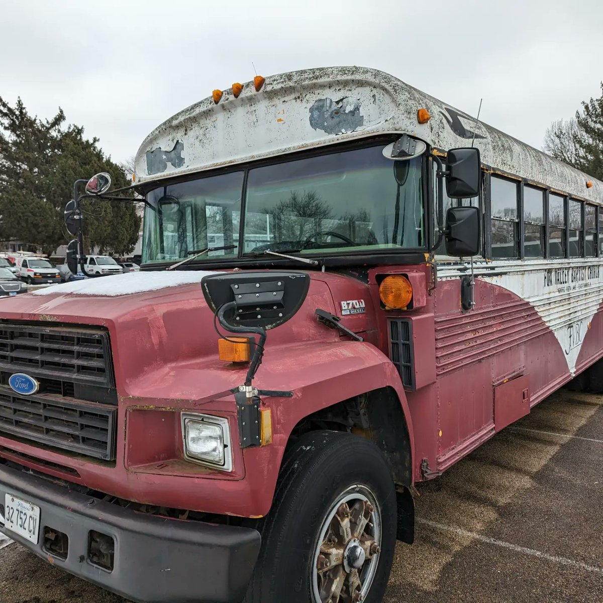 D300CTE's tweet photo. From @DukesBluesNbbq "... I’m soooo EXCITED to finally get back to working on my bus! We are teaming up with D300 & Dundee-Crown High School!! The kids are going to assist with transferring this bus into a FOOD TRUCK!!❤️❤️#dcwhat #dodundee #DukesBluesNbbq #love #everyoneeats" https://t.co/iNXHRLV96C