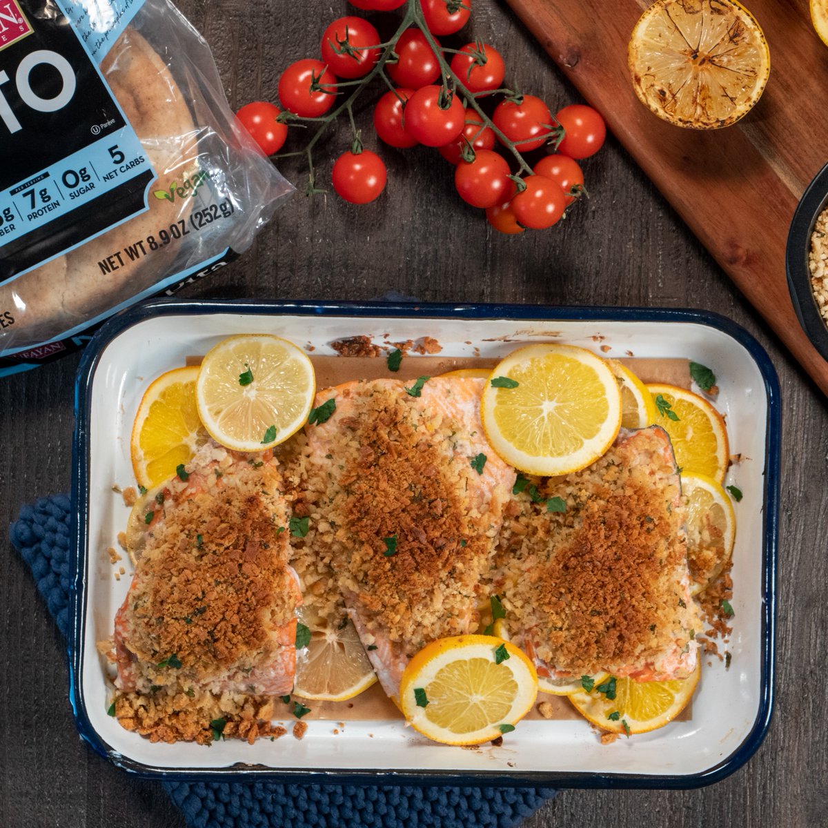 Toufayan Keto Crumb-Topped Salmon 🍴😍. Would you eat this? 

Macros per serving:
Calories: 348
Protein: 27
Fat: 21
Net Carbs: 3

#toufayan #yum #salmon #recipe