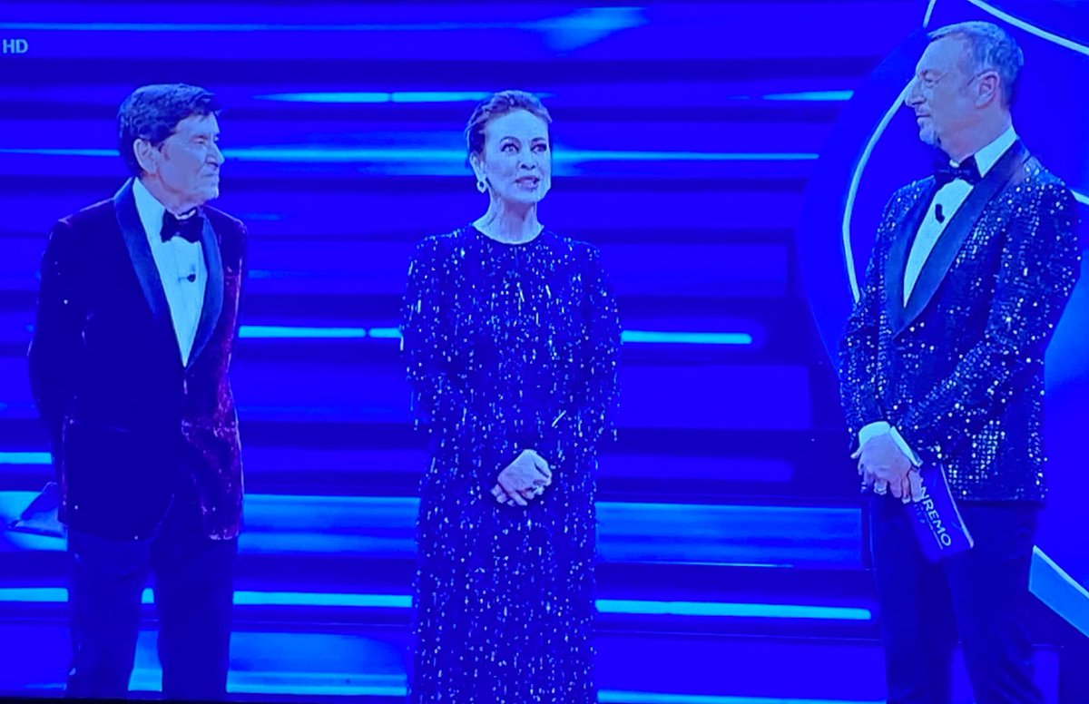 zia_pe's tweet photo. Mio nonno mia mamma mio padre  #Sanremo2023 https://t.co/iKwCBjdx43