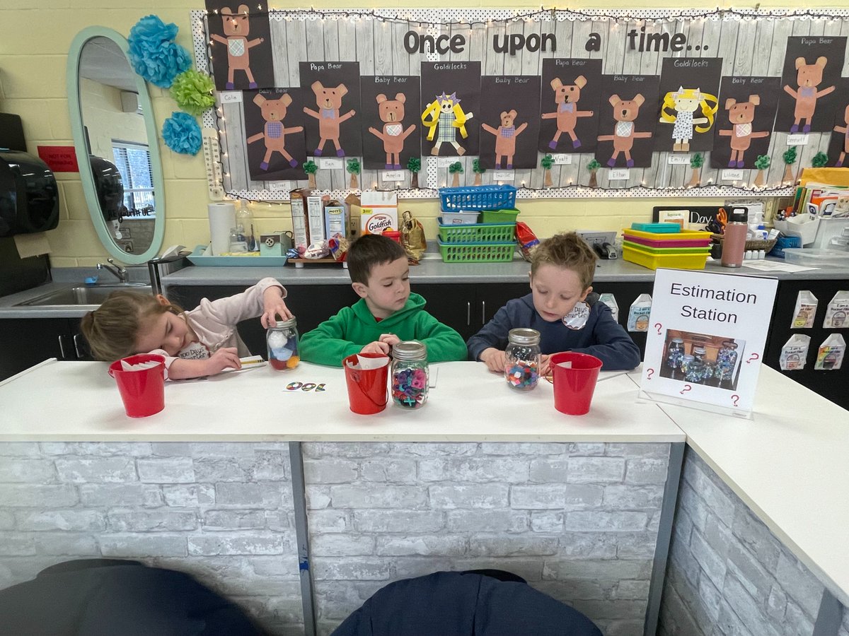 EKESCommunity's tweet photo. EKES students had so much fun celebrating their 100th day of school! https://t.co/3mfeLJsSLU