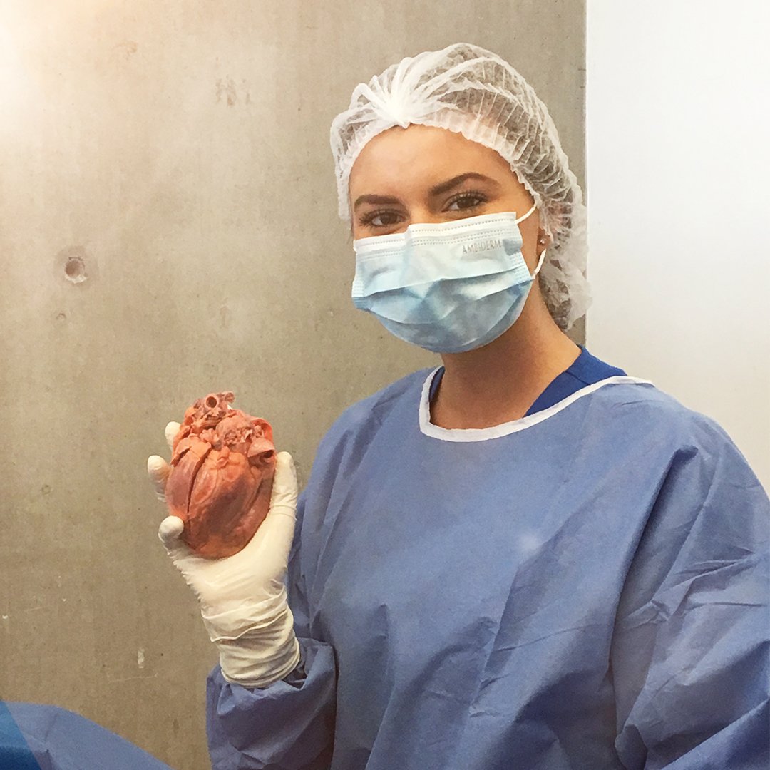 TNLAforstudents's tweet photo. We've all heard the phrase "holding someone's heart in your hands"...but how many people can say they actually have?! Our #FutureDocsAbroad can! 🏥❤️ https://t.co/9pOSD4IkMM