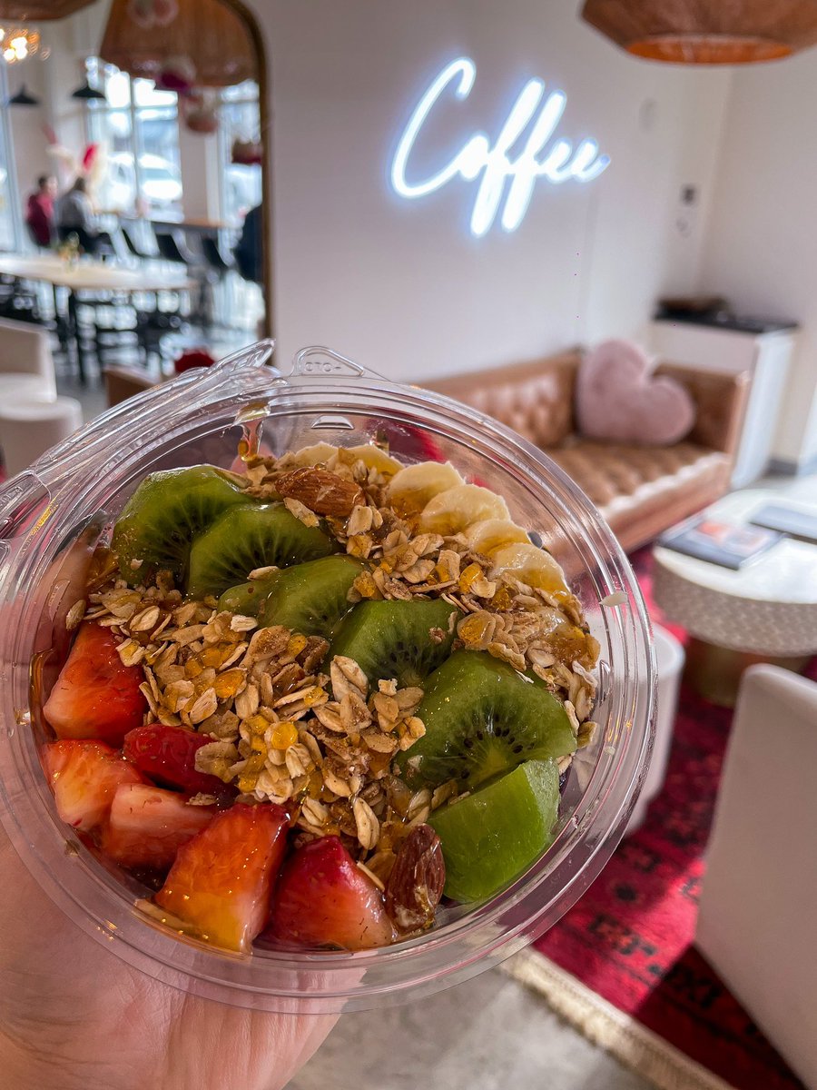 afternoon pick-me-up 🍌🍓🥝