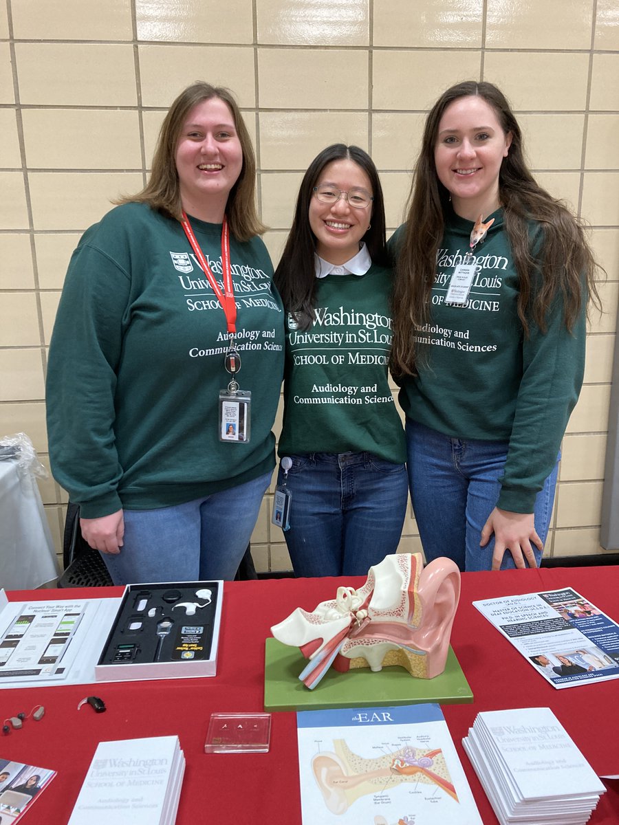 Thank you to the #washupacs students who helped with the #WUSM health professions fair today! Visiting high school students have the opportunity to speak with all of the departments and programs at the School of Medicine to learn more about careers in the #healthprofessions.