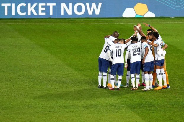 5 دوريات في 6 مواسم 🏆

الثلاثية التاريخية 🏆🏆🏆

3 دوريات على التوالي 

بطولتين دوري أبطال 

3 مشاركات في كأس العالم للأندية 

نهائي كأس العالم للأندية 

غير الكؤوس المحلية المختلفة اللي حققوها

باختصار شديد : هذا الجيل أعظم جيل في تاريخ كرة القدم السعودية 💙