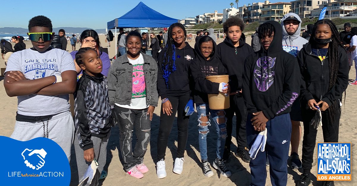 ASASLosAngeles's tweet photo. #AllStars beautify our planet! 🌏
#ASASLA school sites teamed up with @HealTheBay to pick up 165lbs of trash! What a way to kick the year off strong with a #BeachCleanUp. Awesome job, #AllStars! 🎉
#EducateEnlightenandInspire #afterschoolprogram https://t.co/Thl6M35xC7