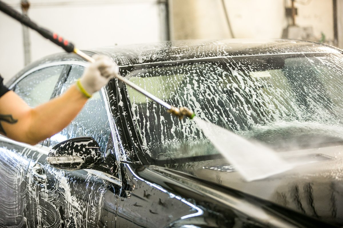 LakeExpressWash's tweet photo. The streets of #LakeForest may get busy, but traffic has never looked better after a wash at #LakeForestExpressWash. Come give your ride a shine at our car wash. #SqueakyClean https://t.co/KflQe1E9Uf