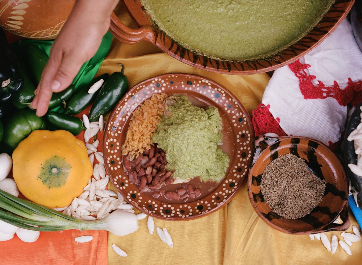 THU, 2/9 at <a href="/GC_CUNY/">The Graduate Center</a> join us for ALL ABOUT THE SQUASH  book launch of "sisters of the milpa" a bilingual &amp; indigenous cookbook by chef Natalia Méndez of <a href="/LaMoradaNYC/">LaMorada</a> restaurant. Reception to follow with food by #LaMorada 
<a href="/marcoprefersnot/">Marco Saavedra</a> @ale_delano RSVP: eventbrite.com/e/all-about-th…