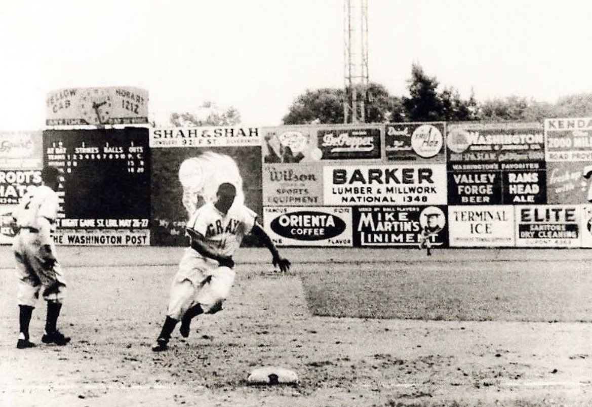 BaseballHistoryNut on Twitter "RT nut_history Josh Gibson rounding 3B"