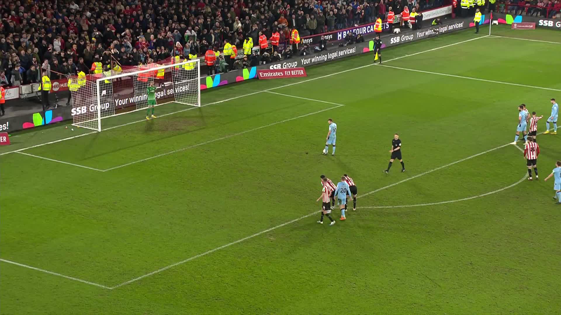 What a moment 🤯

A sensational save from Adam Davies for @SheffieldUnited denies @Wrexham_AFC from the penalty spot

#EmiratesFACup”