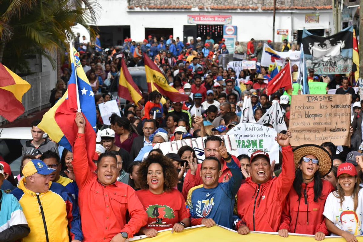 Galindez_vzla's tweet photo. Acompañamos al pueblo del municipio #Carrizal de los Altos Mirandinos que salió a las calles en rechazo al bloqueo y las sanciones impuestas por el gobierno de EEUU.  
Aquí seguimos firmes y avanzando con nuestro Presidente @NicolasMaduro. #VenezuelaMonumental https://t.co/YZablV2ZjH