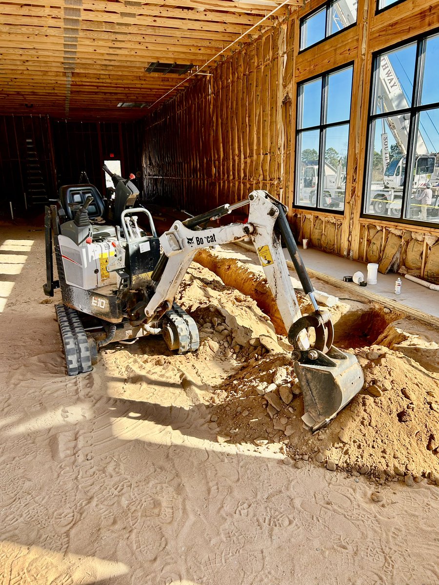 DavieConstNC's tweet image. The Pet Space Veterinary Hospital in #Lexington SC is coming along nicely as we uplift the space into a 2,522 full-service facility. #petspace #upfit #shellspaceupfit #vetconstruction #daviedelivers