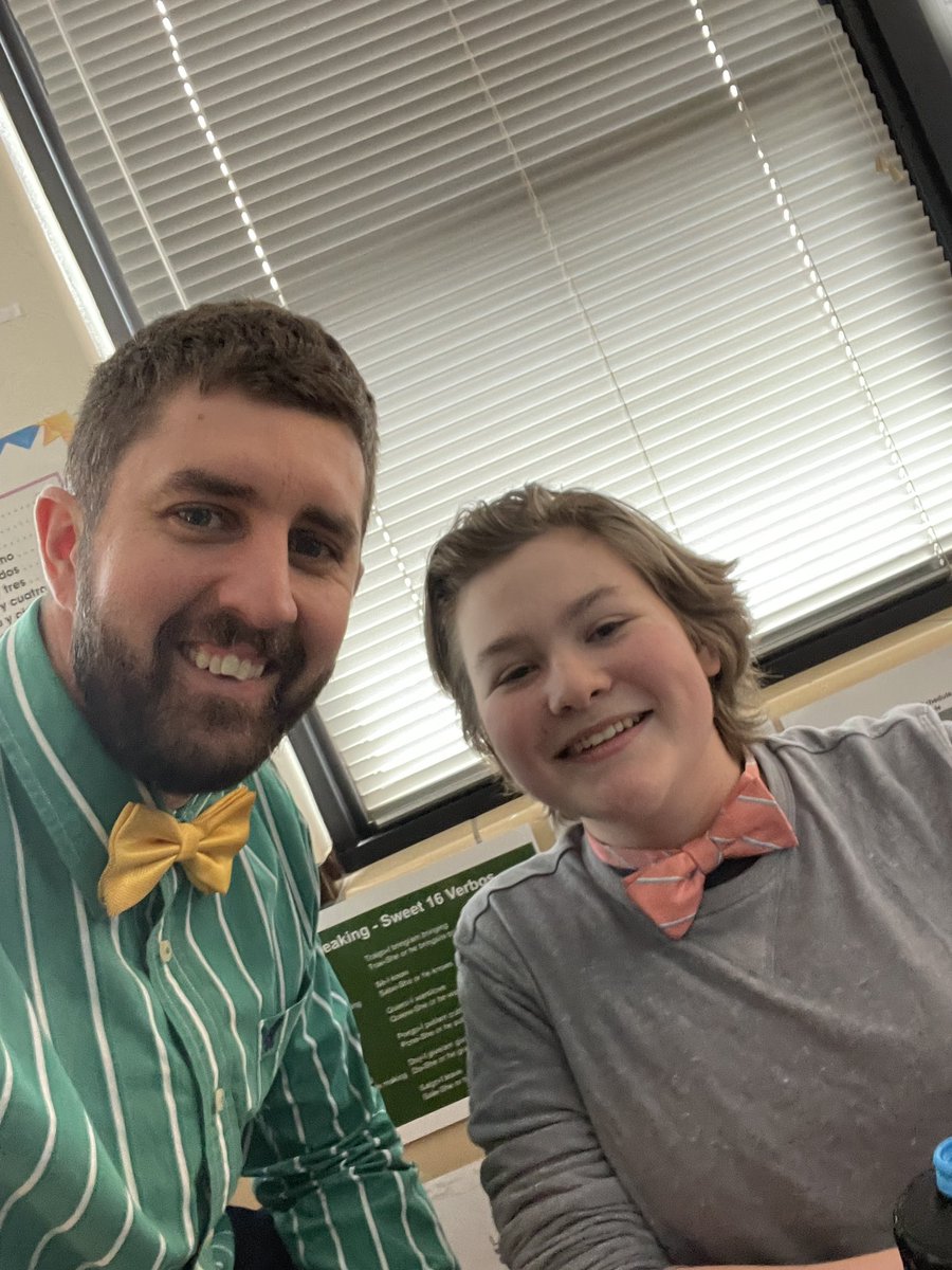 senormarkmac's tweet image. What a #bowtietuesday with @Mehlville_HS Spanish students writing in the past tense! #WeAreMehlville @bjohns61 @MrAlgebraNelson @MrDePung