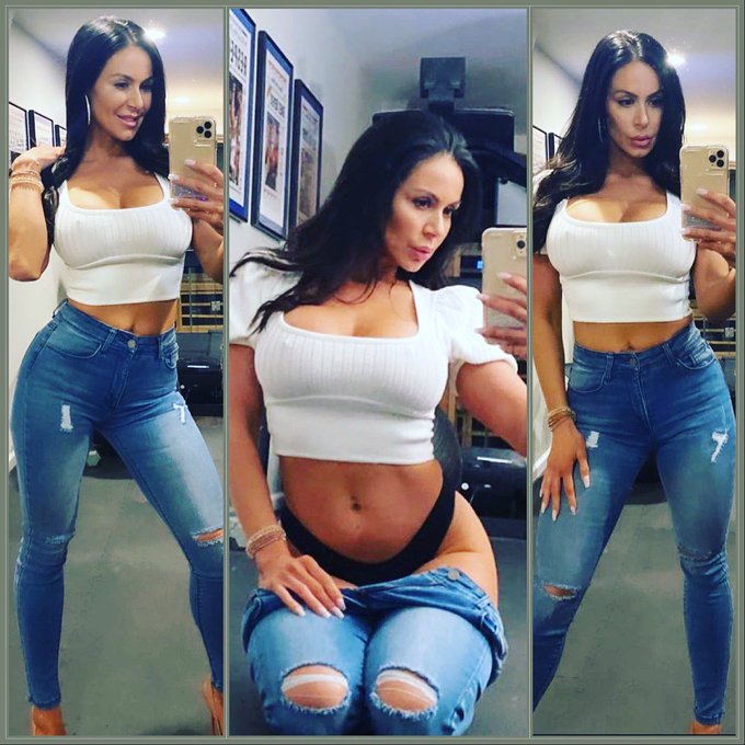 I know i&rsquo;m fun because when people make plans with me they say ..  ok but i can&rsquo;t get too crazy. #TuesdayVibes<a href="/tag/selfie"class="tags"><span>#selfie</span></a><a href="/tag/tuesdayvibes"class="tags"><span>#tuesdayvibes</span></a>