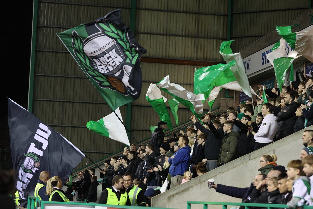 HibernianFC's tweet photo. 7⃣,7⃣2⃣3⃣ in attendance at Easter Road tonight for an Under-19 fixture.

Thank you to everyone who supported the Academy boys this evening - and safe trip home to the 100 @BlackYellow fans who made the journey to Leith.

#UYL https://t.co/o1nEZ7CGIn