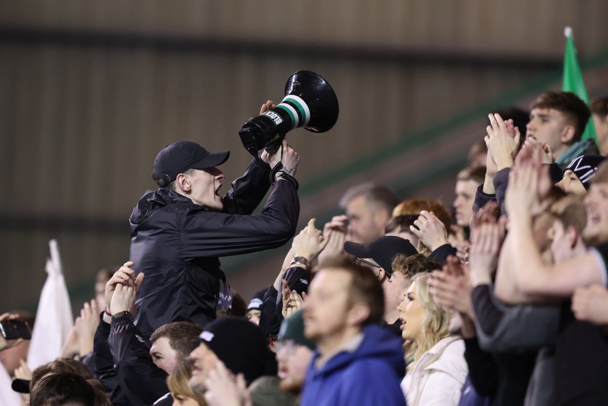HibernianFC's tweet photo. 7⃣,7⃣2⃣3⃣ in attendance at Easter Road tonight for an Under-19 fixture.

Thank you to everyone who supported the Academy boys this evening - and safe trip home to the 100 @BlackYellow fans who made the journey to Leith.

#UYL https://t.co/o1nEZ7CGIn