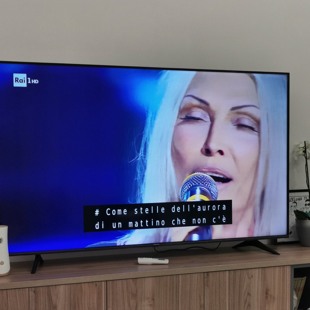 Sara_Martano's tweet photo. Anche voi avete dovuto mettere i sottotitoli?
Noi così.
#Sanremo2023 #AnnaOxa https://t.co/fwj70BxBG0