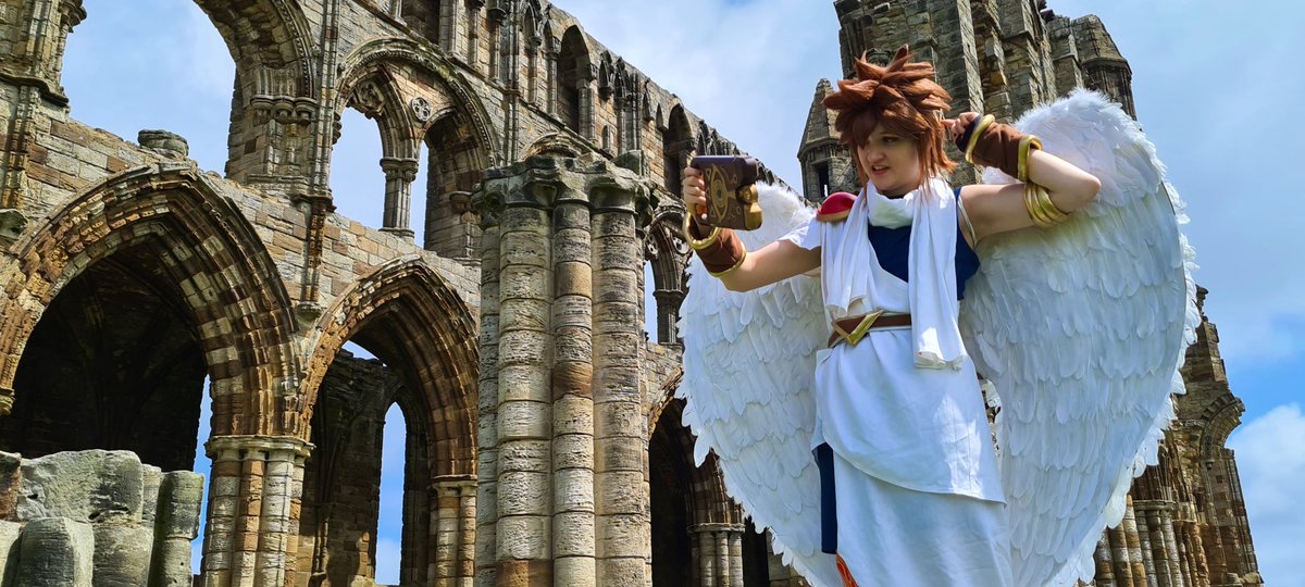 niamhnelly17's tweet photo. Manifesting kid Icarus and Zelda for tomorrow so here’s a photo of my pit cosplay and holding my sheikah slate 🙈
#NintendoDirect #KidIcarus https://t.co/hgtlSljH9X