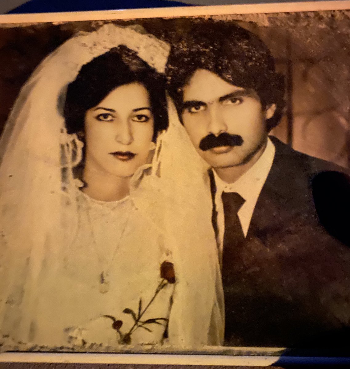 cagriunsal34's tweet photo. Canım annem canım babam  vefat etti. Yarın öğleden sonra soğukoluk derebahçe mahallesinde gömülecekler. Çok seviyorlardı  birbirlerini, rabbim yanyana ve aynı gün ölmeyi nasip etmiş. Rabbim sizi cennetine alsın annem babam. 
İnna lillahi inna ileyhi raciun, Allah bizimle 🤲🏼 https://t.co/tx2iookT0K