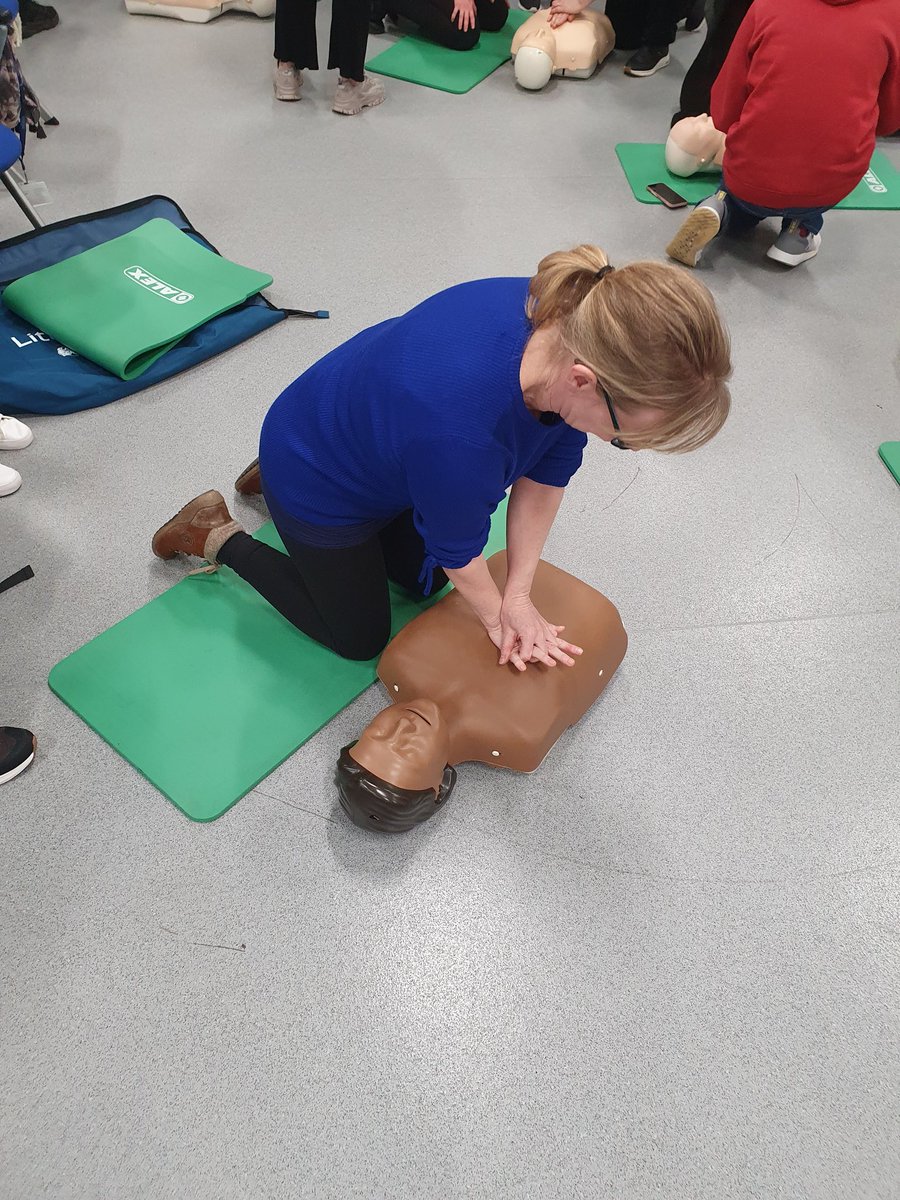 Lizzy_Roach2's tweet image. BLS and Manual Handling completed in prep for our 1st OT placement 😁
#occupationaltherapy #otstudent #otapprentice #placement @Hudds_Uni_OT