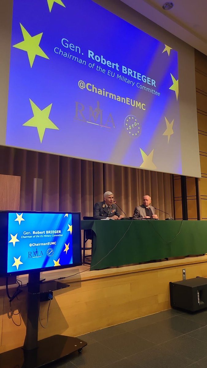 ChairmanEUMC's tweet photo. Today @🇧🇪 #Royal #Military #Academy speaking about "The future of Defence, in &amp; of Europe". Truly motivated audience, looking forward with hope and faith at how the 🇪🇺 can &amp; must act as global security provider. A bold, united commitment is absolutely key
@eu_eeas
@BelgiumDefence https://t.co/83XZ5xXVpJ